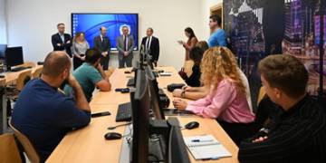 САЈБЕР ИСТРАГЕ У БОРБИ ПРОТИВ КРИЈУМЧАРЕЊА МИГРАНАТА: Почела тродневна обука на КПУ