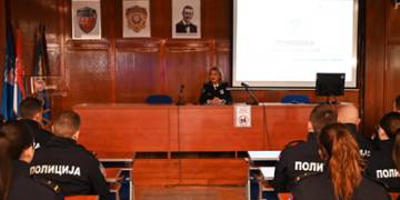 Почасно предавање начелнице подручне полицијске управе Смедерево пуковнице Веселе Миловановић
