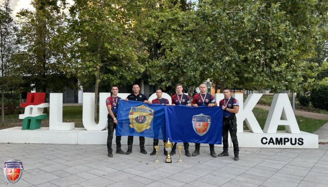 NASLOVNA~107.jpg
